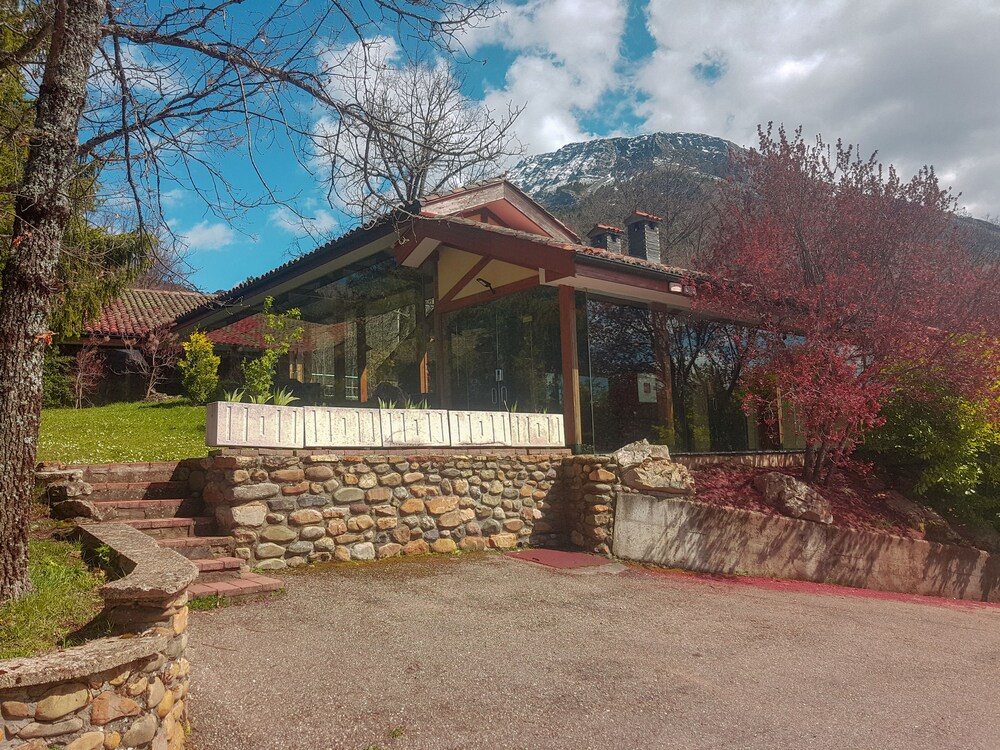 Hotel El Oso Pardo Gran Lujo — hotel in Velilla Del Rio Carrion