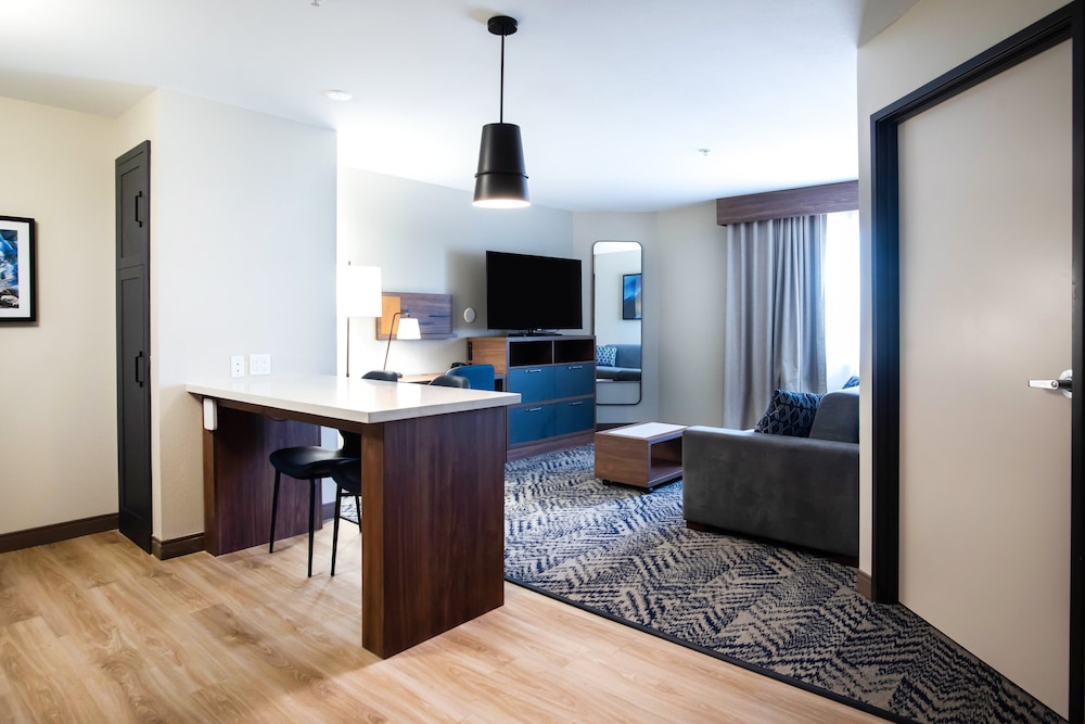 Candlewood Suites Lake Charles Sulphur by IHG - photo 8