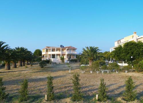 Sunny Studios & Apartments