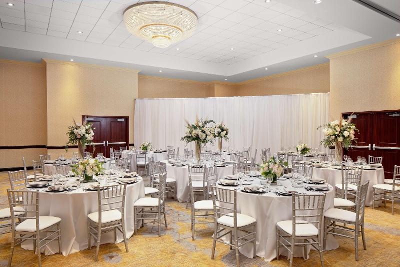 Hotel Zessa Orange County Airport a DoubleTree by Hilton - photo 139