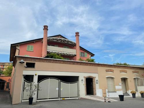 Senza Pensieri Residence Carlo Urbino — 4-Star Luxury Hotel in Crema, Italy