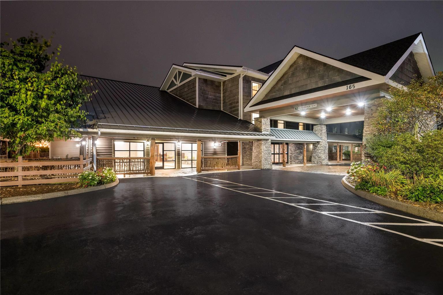 La Quinta Inn & Suites by Wyndham Boone University - photo 5