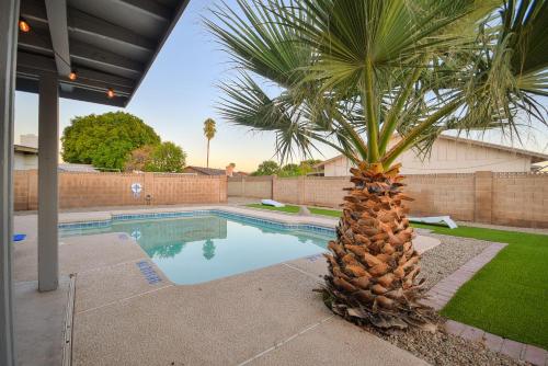 Tempe Getaway Pool Putting Green — Tempe — photo 2