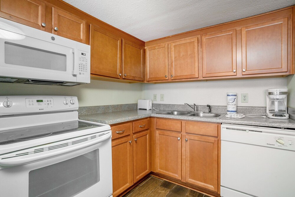 0610 Waters Edge Resort 1 Bedroom Condo by RedAwning - photo 6