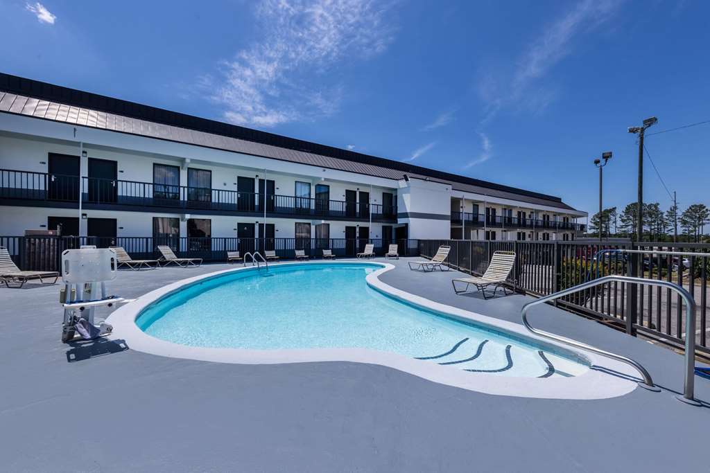 Days Inn & Suites by Wyndham Fort Bragg Cross Creek Mall - photo 12