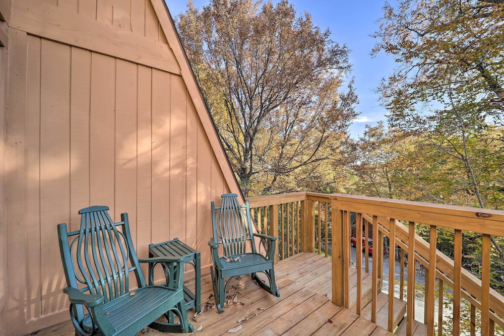 Less Than 1 Mi to Beech Mtn Ski Condo with Hot Tub Access — 4-Star Luxury Hotel in Banner Elk, United States