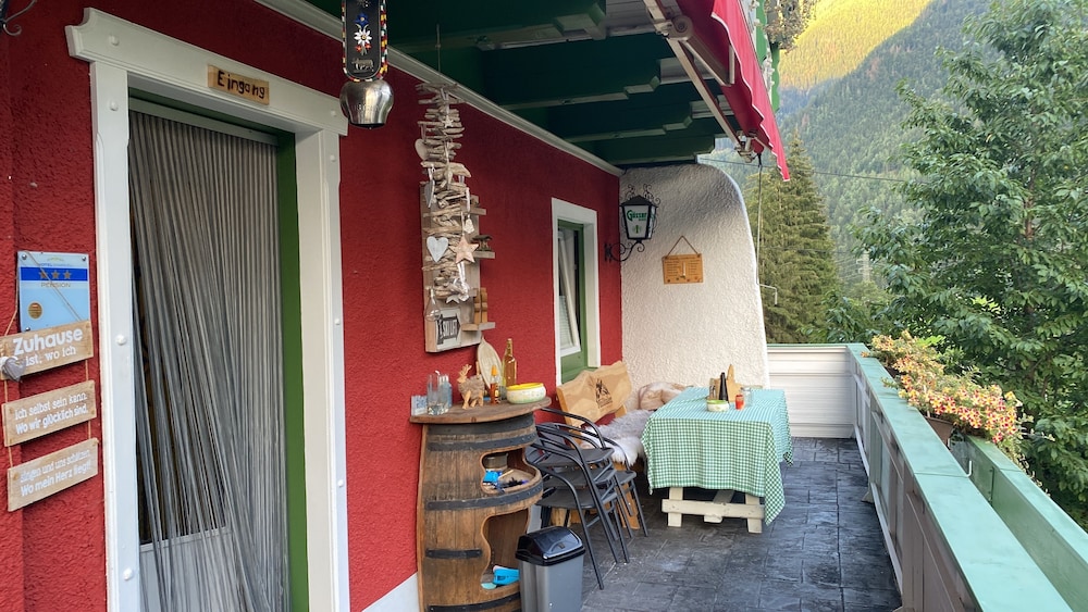 Molltaler Appartements — Stall