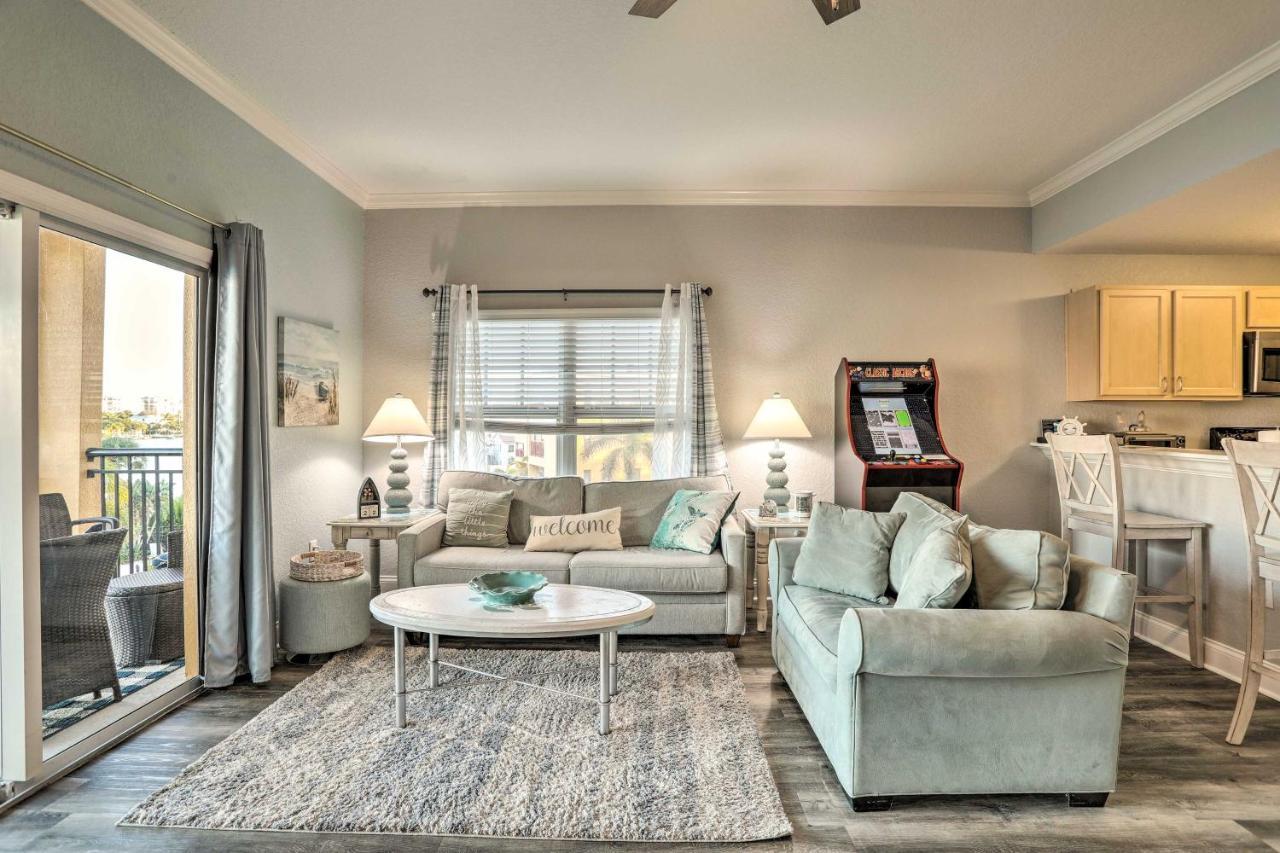 Waterfront Condo with Arcade in Treasure Island — 4-Star Luxury Hotel in Saint Pete Beach, United States