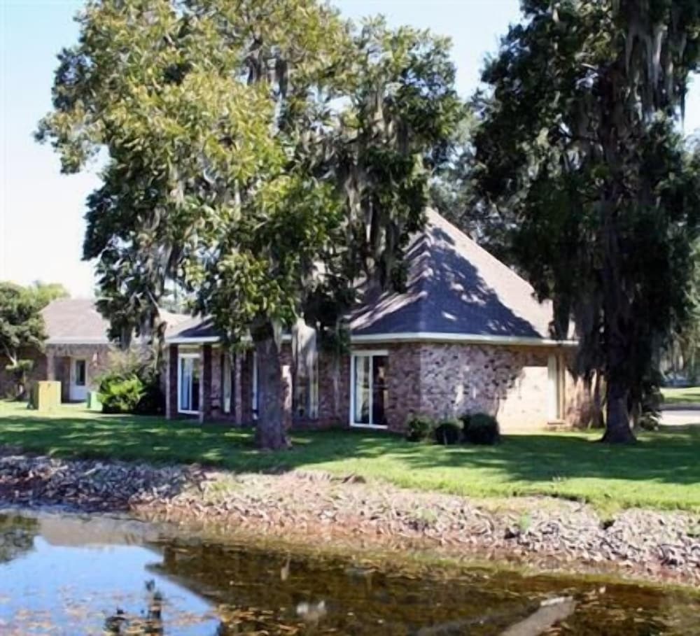 Columbia Lakes Resort Cottages - photo 20