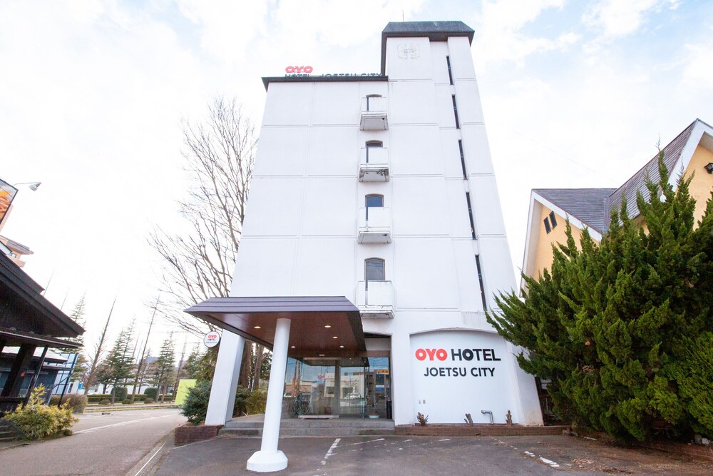 OYO Joetsu City Hotel Kasugayama in Joetsu, Japan