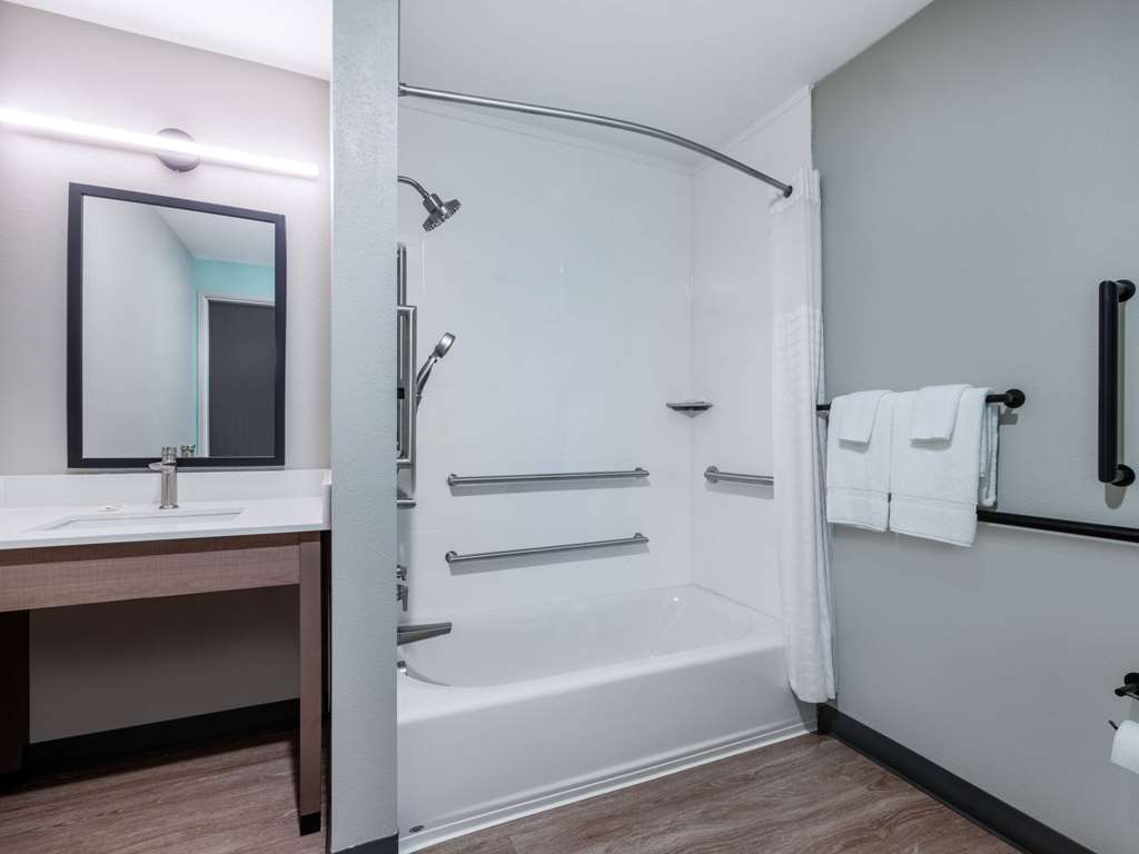 ECHO Suites Extended Stay by Wyndham Spartanburg - photo 13