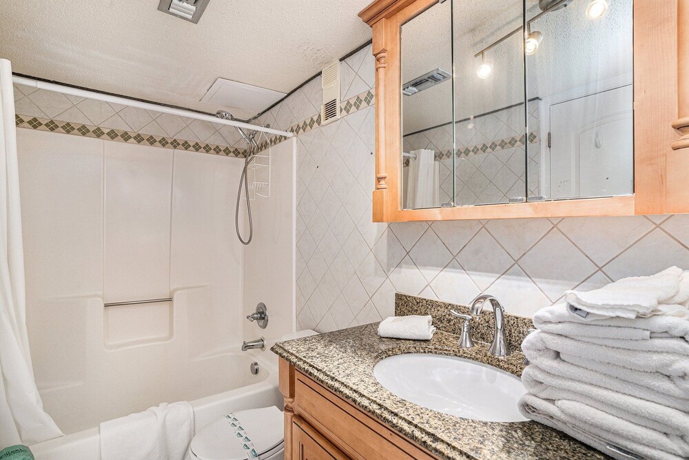 0611 Waters Edge Resort 2 Bedroom Condo by RedAwning - photo 13