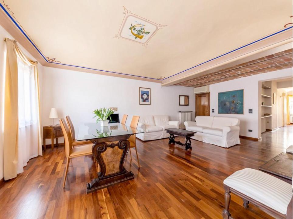 Royal Domus Perugia via Mazzini — 4-Star Luxury Hotel in Perugia, Italy