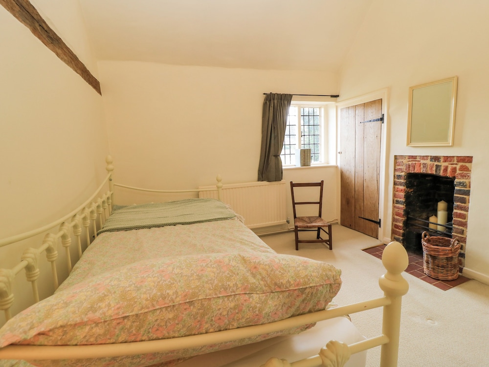 3 Malthouse Cottages — Alton — photo 2