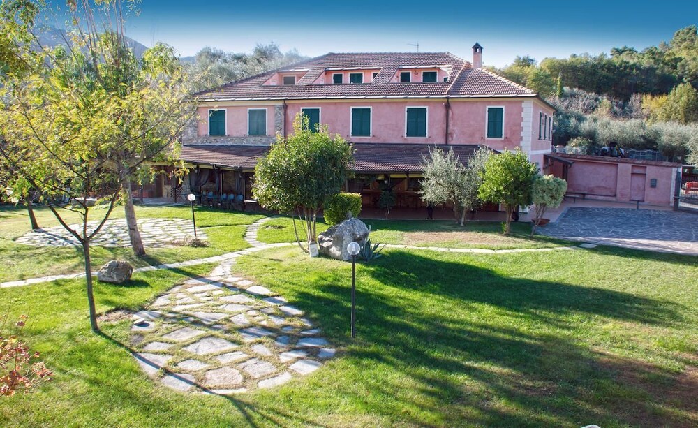 Relais Borgofasceo — hotel in Ortovero