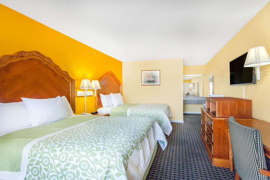 Days Inn by Wyndham Jacksonville - photo 12