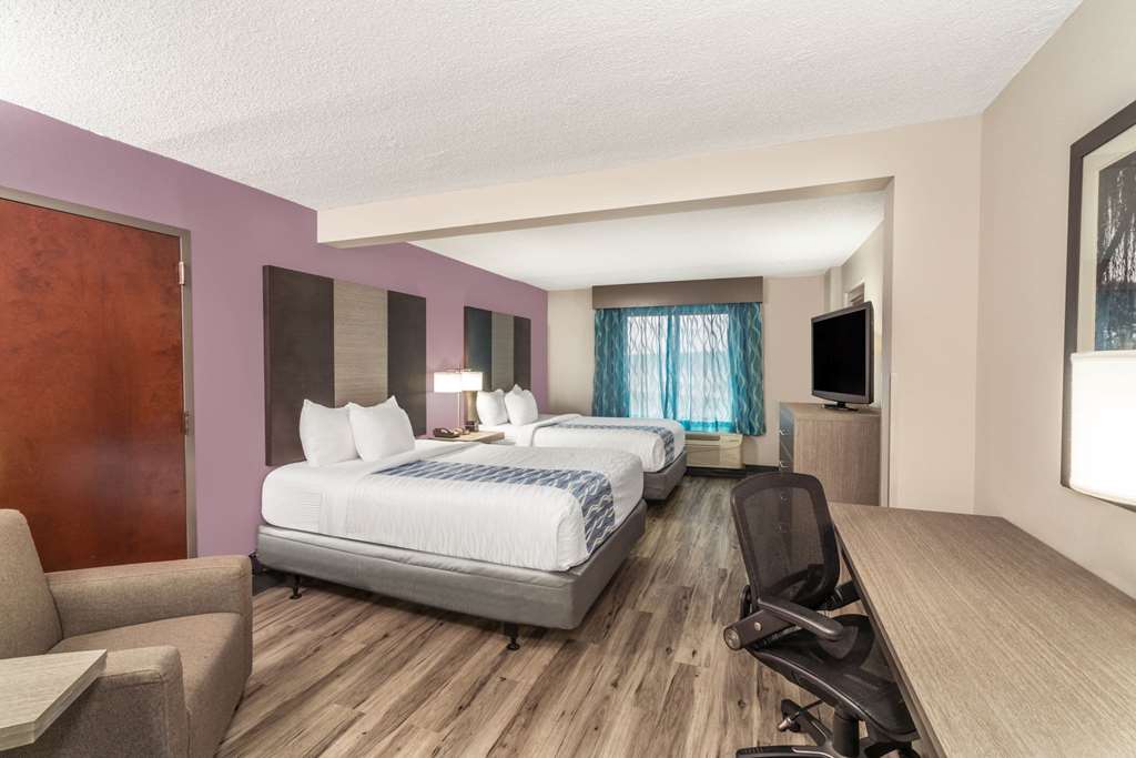 La Quinta Inn & Suites by Wyndham Clarksville - photo 21