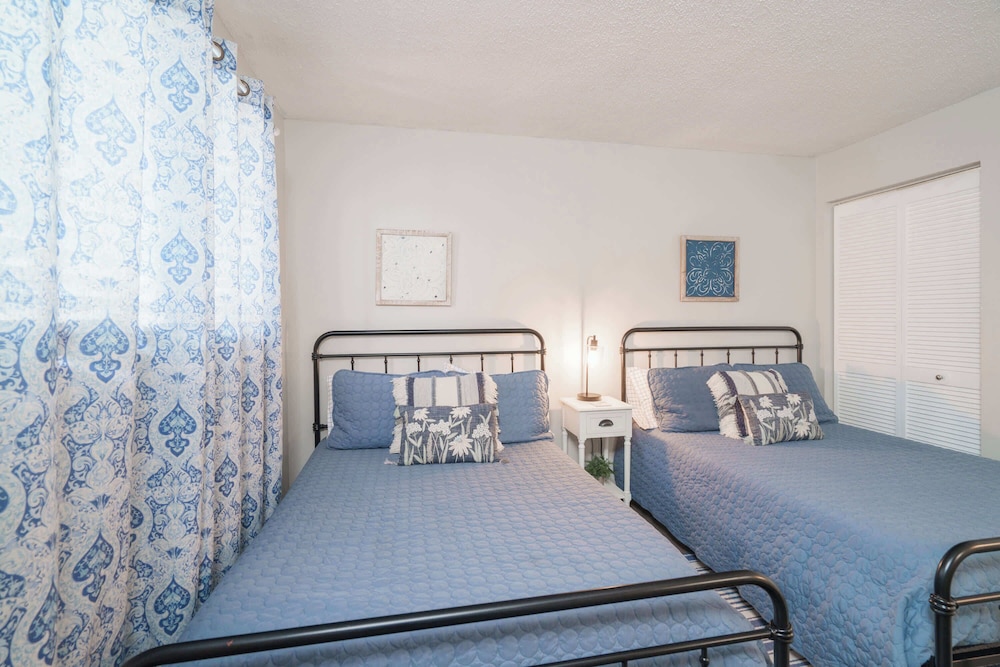 Bethys Beachy Beauty Regency Towers - photo 8