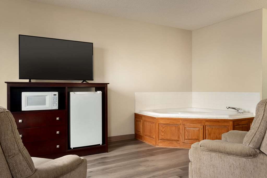 Super 8 by Wyndham Bethany MO - photo 28