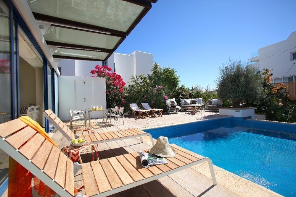 Villa for Rent in Protaras 1049 — 4-Star Luxury Hotel in Paralimni, Cyprus
