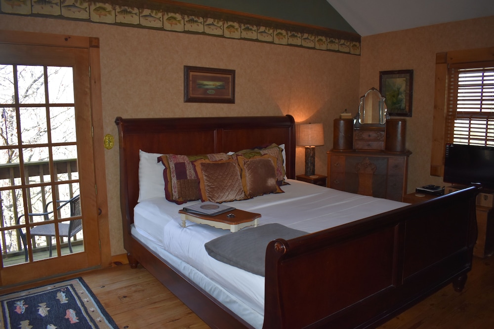 Bear Creek Lodge Cabin Resort - photo 15