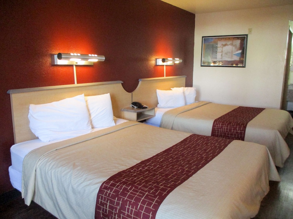 Rodeway Inn & Suites Thousand Palms Rancho Mirage - photo 15