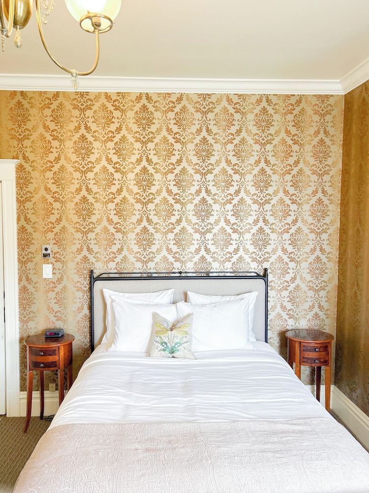 Nob Hill Inn - photo 31