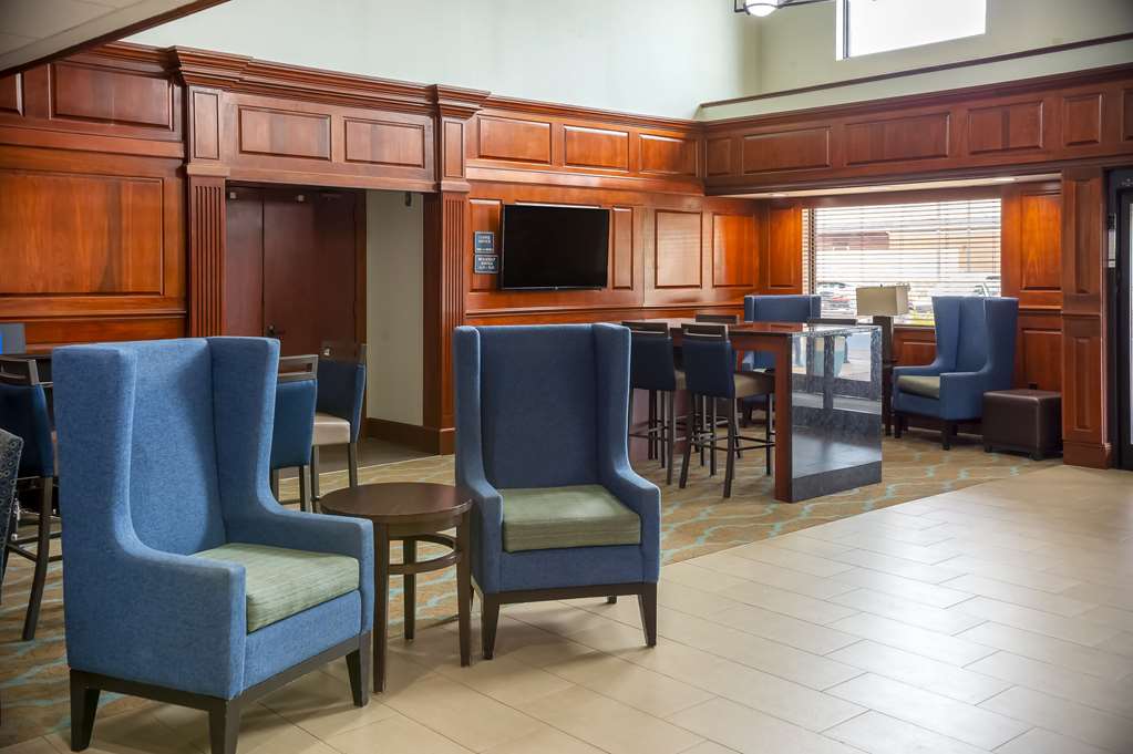 Comfort Suites Outlet Center - photo 5