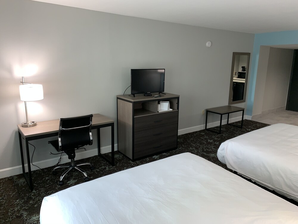 The Inn On Broadway - photo 17