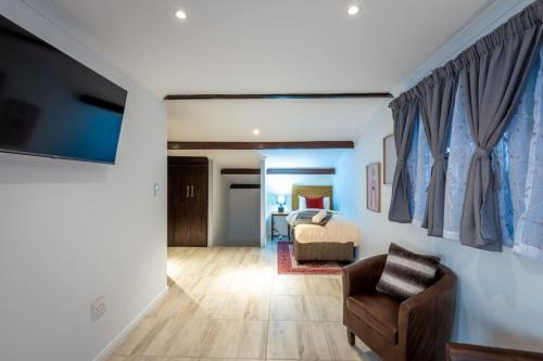 Spacious 3 Bedroom Retreat with Ocean View