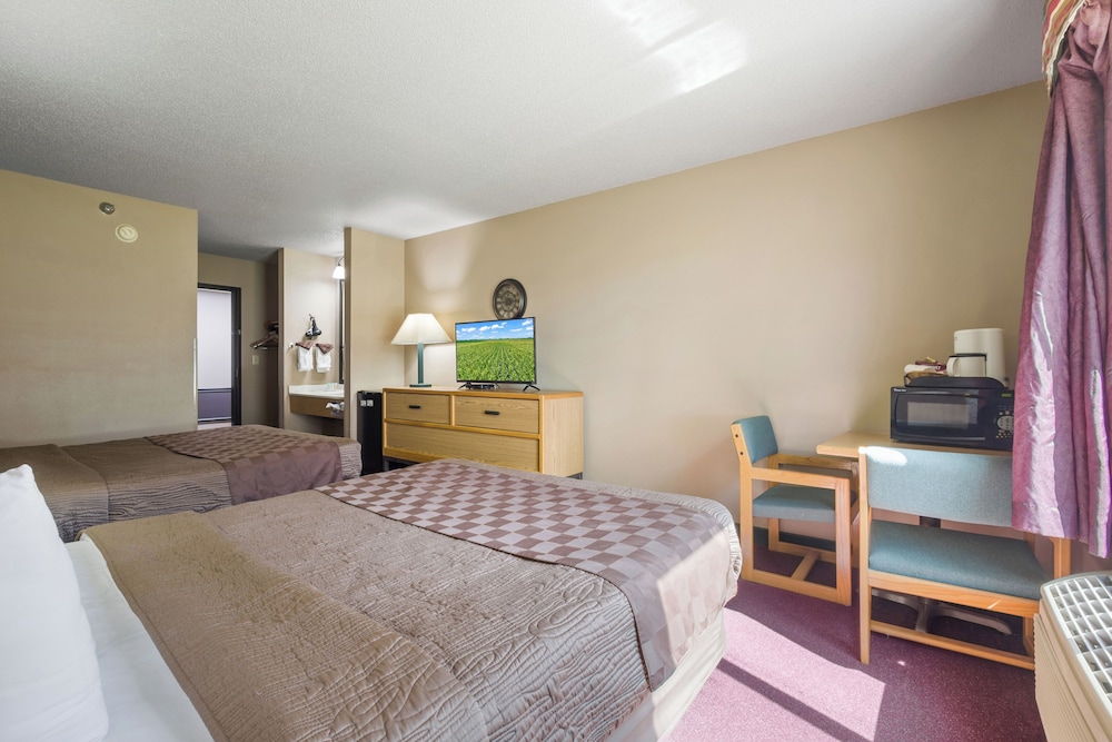 De Smet Super Deluxe Inn and Suites - photo 9