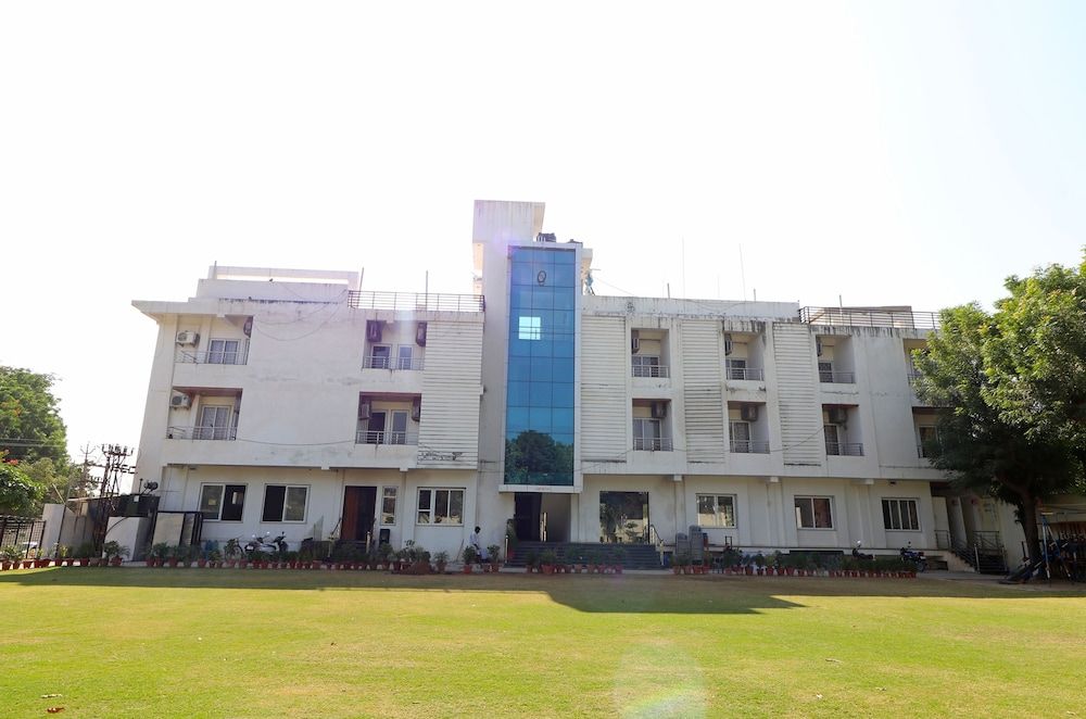 OYO 24123 Maha Nandini Resort - carbon neutral hotel in Bhilwara