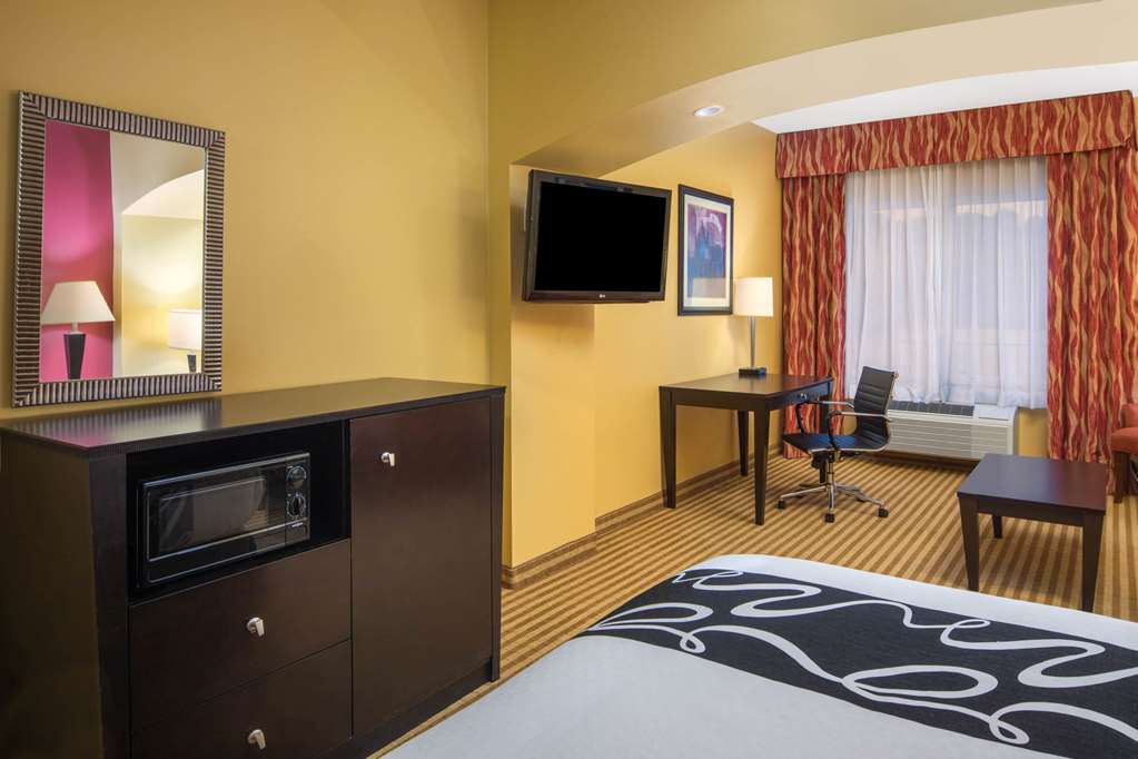 La Quinta Inn & Suites by Wyndham Atlanta Union City - photo 47