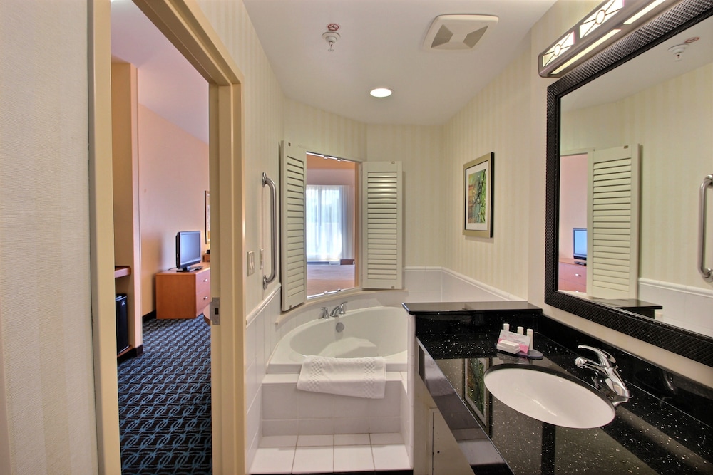 Fairfield Inn & Suites by Marriott Milwaukee Airport - photo 148