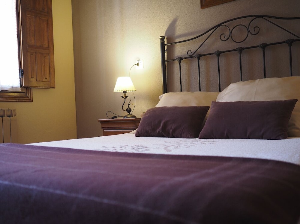 Hospedium Hostal Almanzor 4337066 — Navarredonda De Gredos