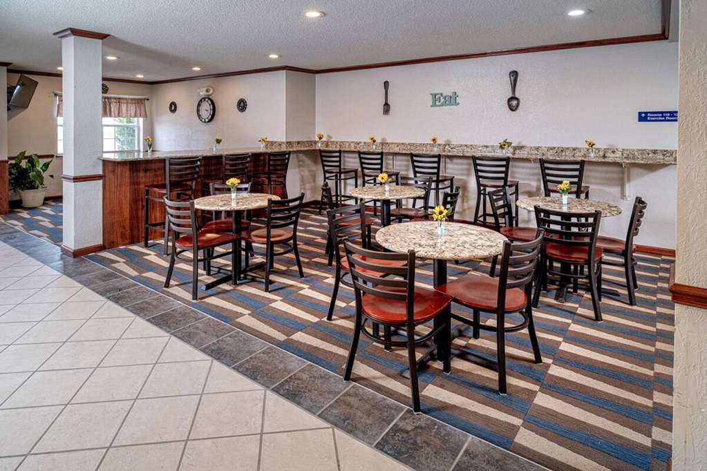 Microtel Inn & Suites by Wyndham Beckley East - photo 16