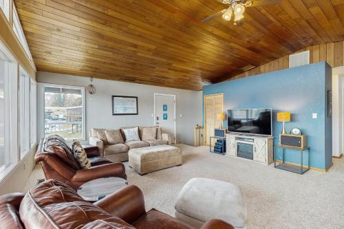 Royal View on Lakeshore in Chelan, United States