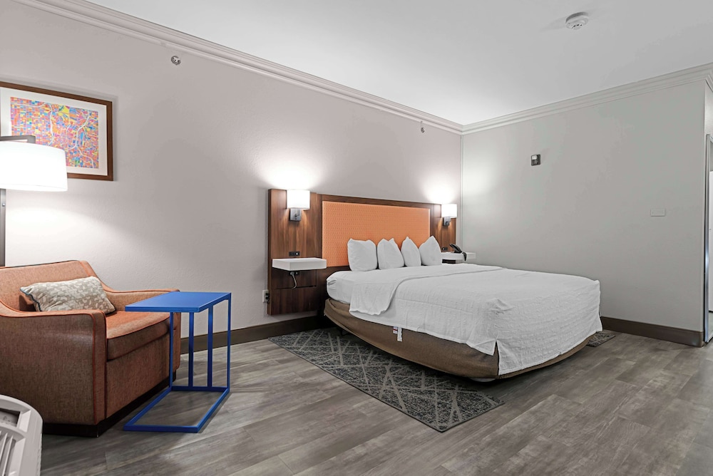 Hampton Inn Seguin - photo 25
