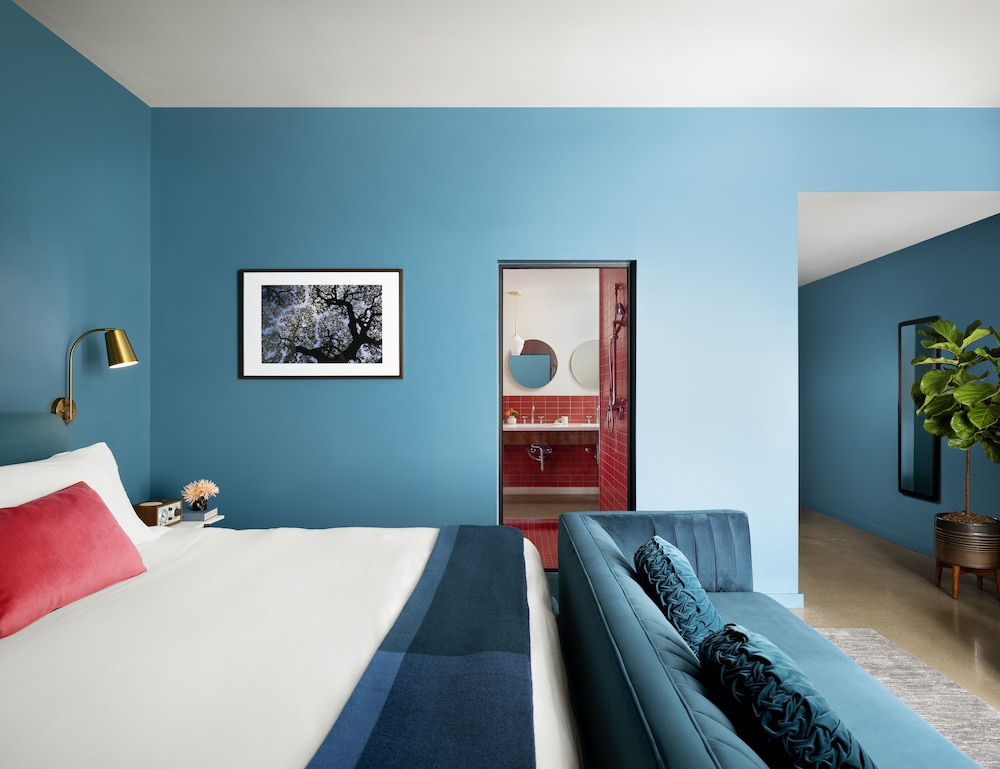 The Ruby Hotel - photo 11