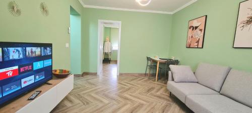 2V1 Blloku Zy — 4-Star Luxury Hotel in Tirana, Albania