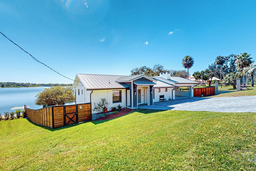Escape the Heat Lakefront Paradise in Mount Dora — hotel in Mount Dora