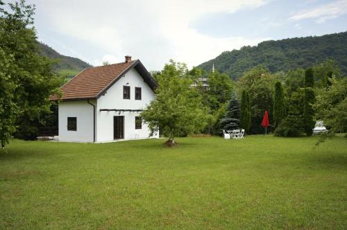 Holiday Home Zbilje — 4-Star Luxury Hotel in Visoko, Bosnia and Herzegovina