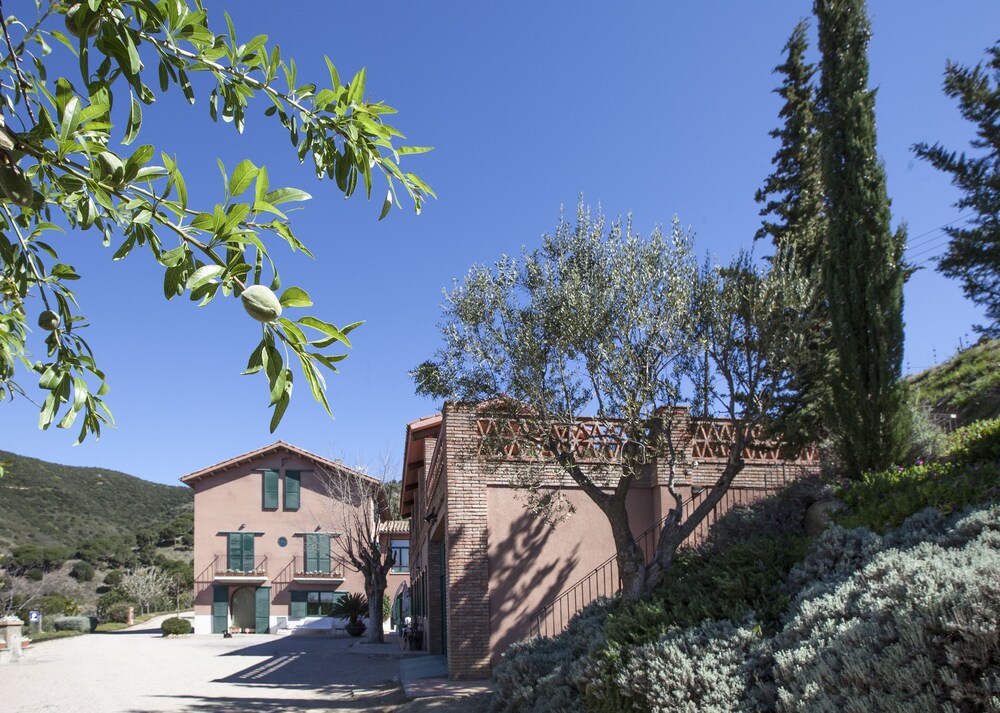Can Ballús - carbon neutral hotel in Tiana