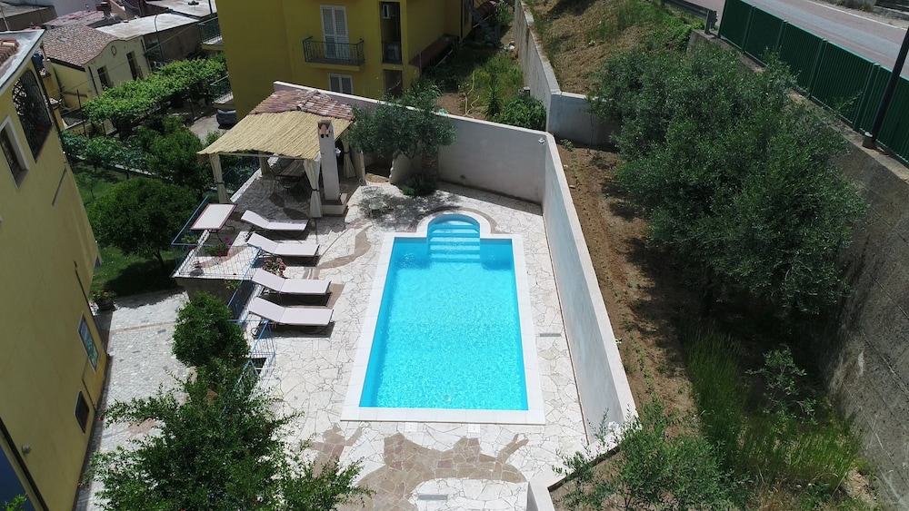 B&B Rita and Family — 4-Star Luxury Hotel in Loceri, Italy