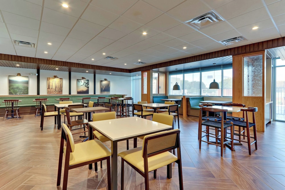 Fairfield Inn & Suites by Marriott Dallas Love Field - photo 26