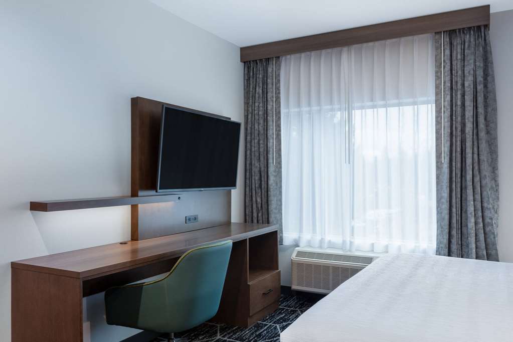 La Quinta Inn & Suites by Wyndham Centralia - photo 52