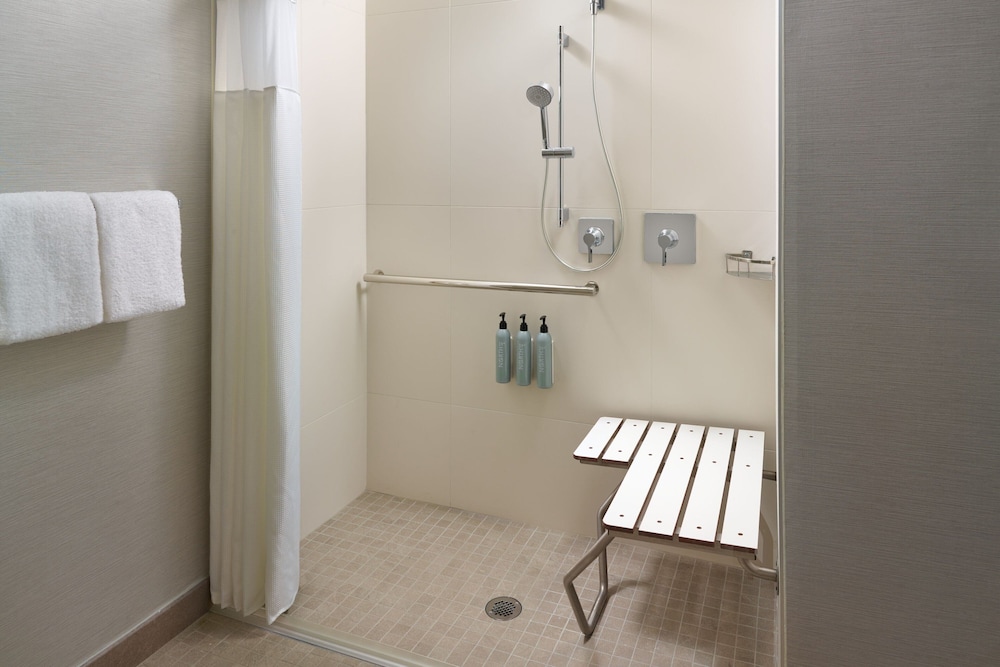 Courtyard by Marriott Charlottesville - photo 18