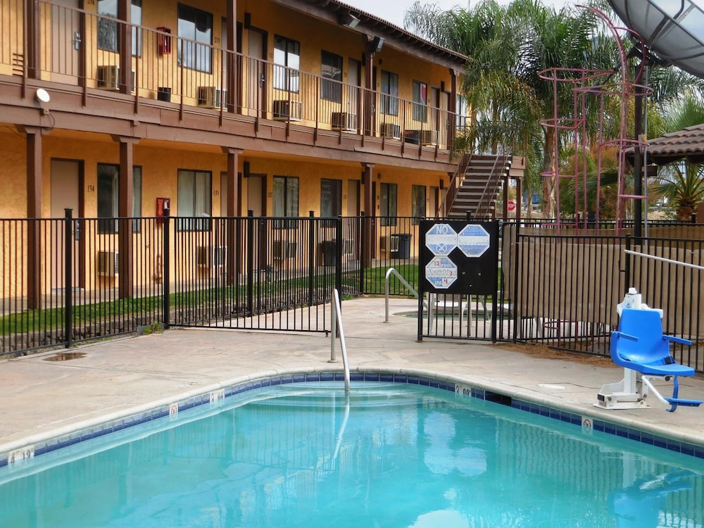 Best Economy Inn n Suites - photo 16