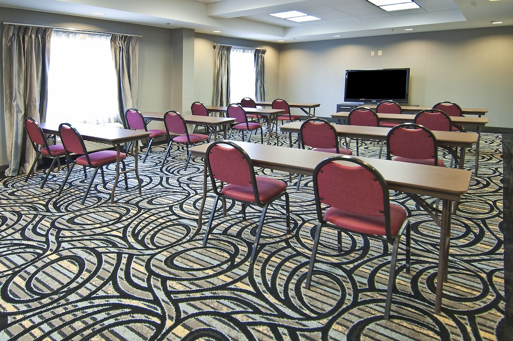 Holiday Inn Express & Suites Jackson Pearl Intl Airport by IHG - photo 2