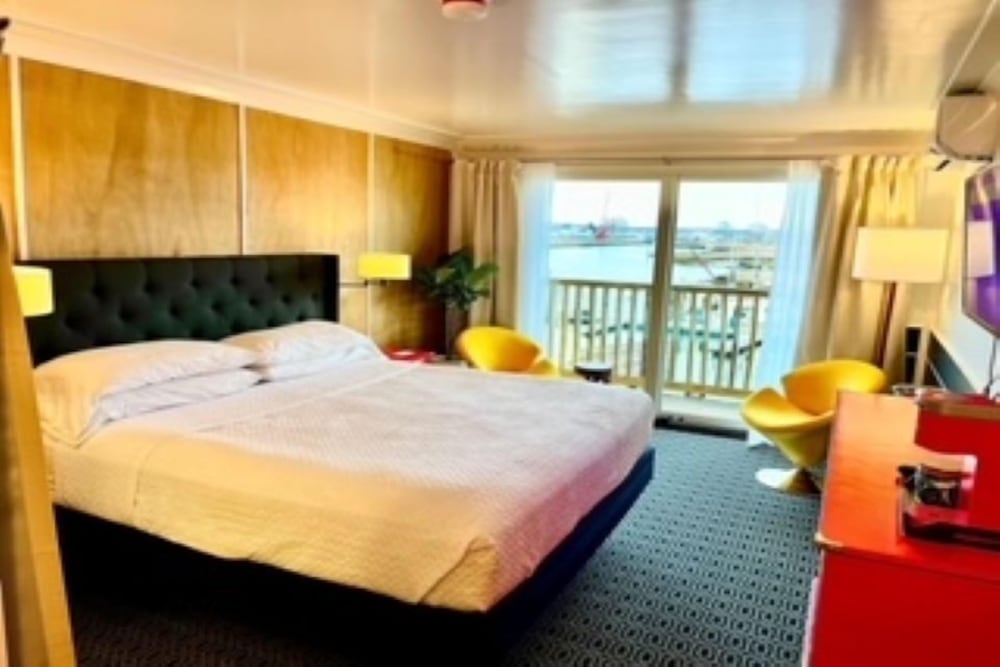 The Hotel at Cape Ann Marina - photo 9